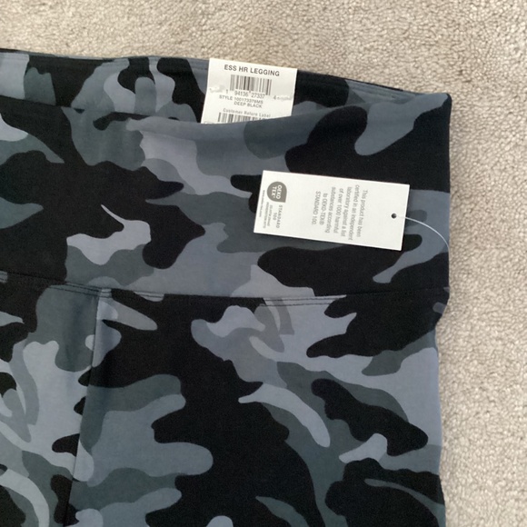 NWT!! Camouflage leggings, size medium - Picture 3 of 6